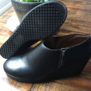 Ladies non-slip comfort work bootie wedges